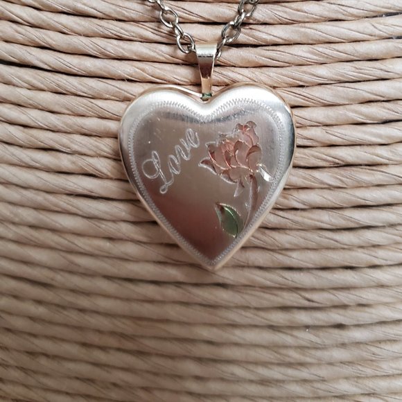 "Love" Locket and Chain - Picture 2 of 5